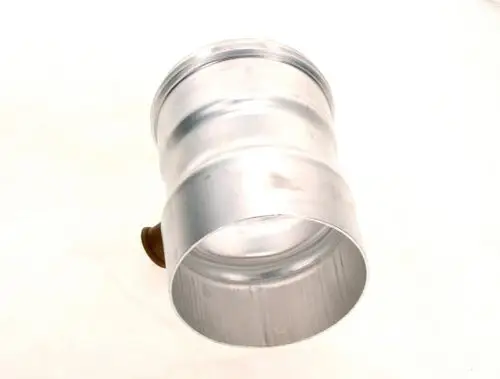 Metalladapter in silberner Ausführung, mit einem Anschluss. Er kann bei BOSCH-Produkten für Rohrverbindungen verwendet werden.